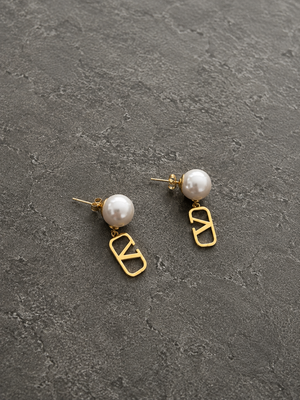 Pearl Designer-Inspired Drop Earrings – Great Condition